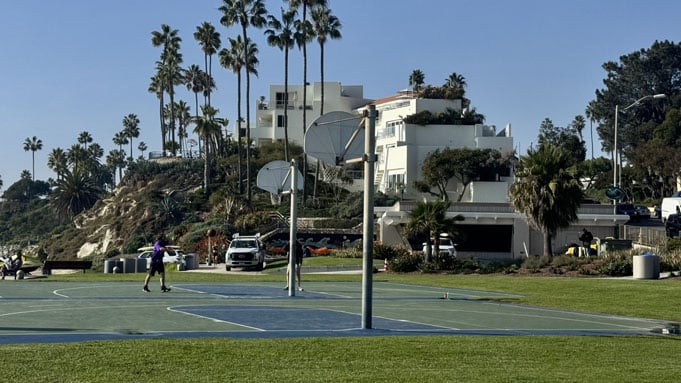 Main-Beach-Moving-To-Laguna-Beach-11